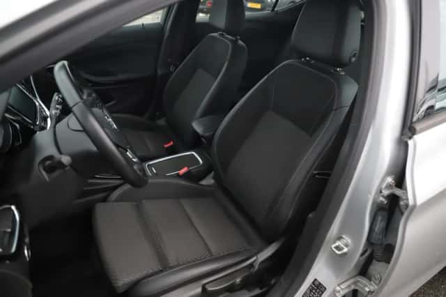 Opel Astra (2019) thumbnail 4