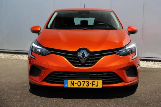 Renault Clio (2021) thumbnail 2
