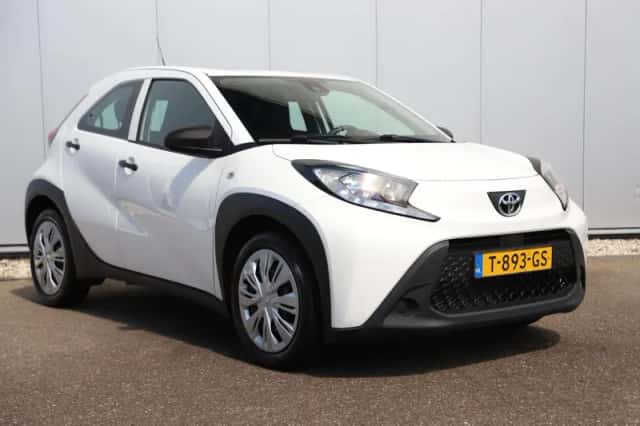 Toyota Aygo (2023) thumbnail 3