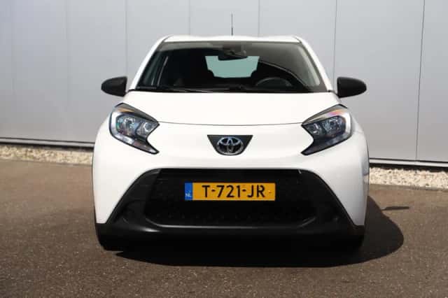 Toyota Aygo (2023) thumbnail 2