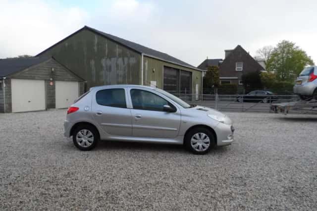 Peugeot 206 (2010) thumbnail 4