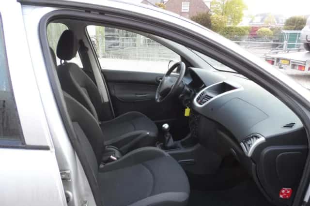 Peugeot 206 (2010) thumbnail 5