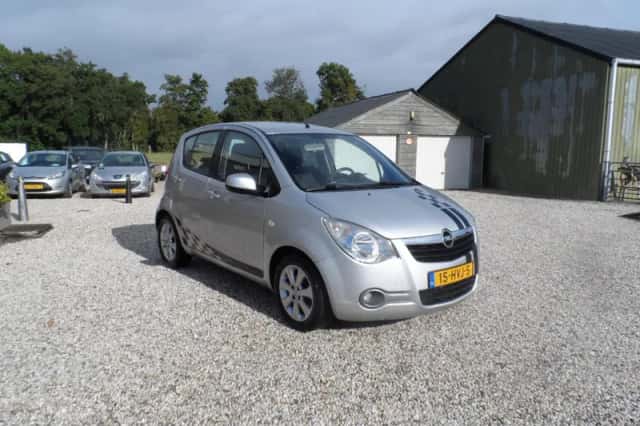 Opel Agila (2009) thumbnail 3