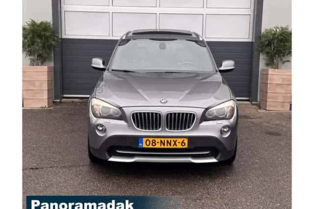 BMW X1 (2010) thumbnail 3