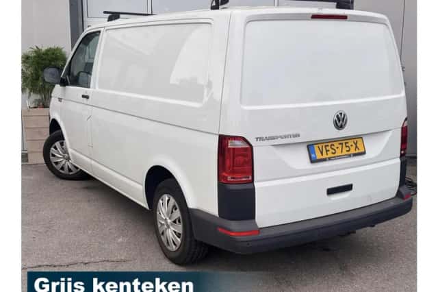 Volkswagen Transporter (2020) thumbnail 4