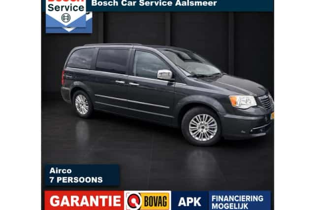 Lancia Voyager (2012) thumbnail 1