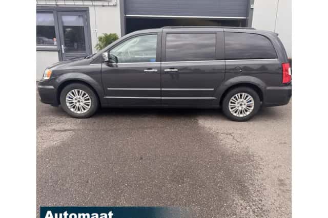 Lancia Voyager (2012) thumbnail 6