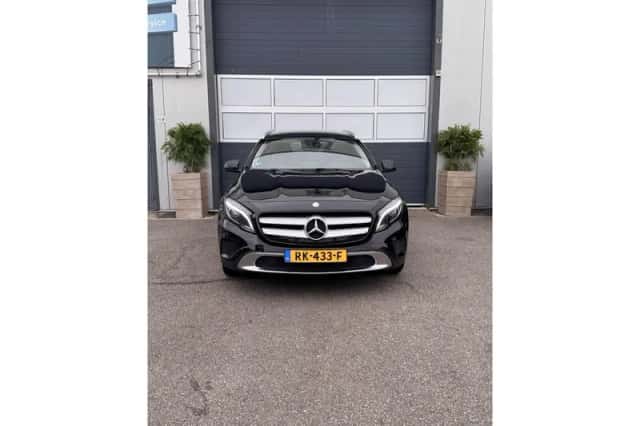 Mercedes-Benz GLA (2016) thumbnail 3