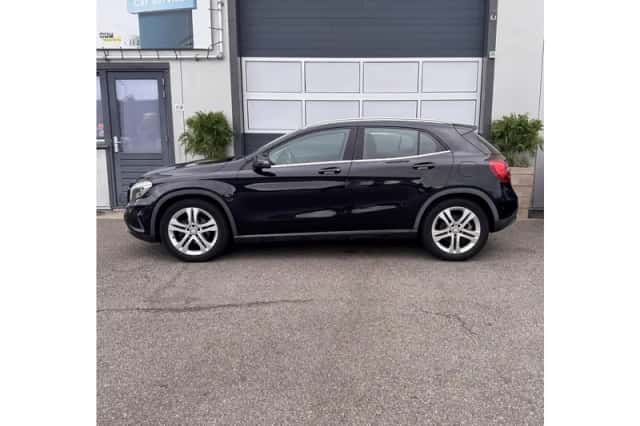 Mercedes-Benz GLA (2016) thumbnail 6