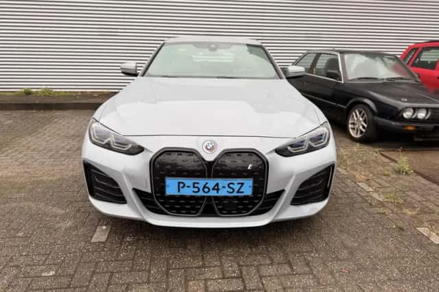 BMW i4 (2022) thumbnail 2