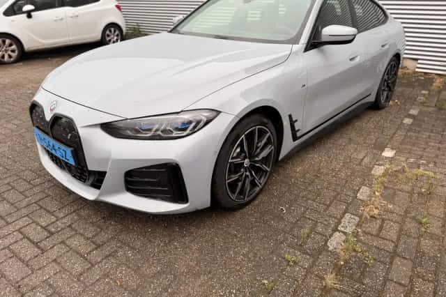 BMW i4 (2022) thumbnail 3