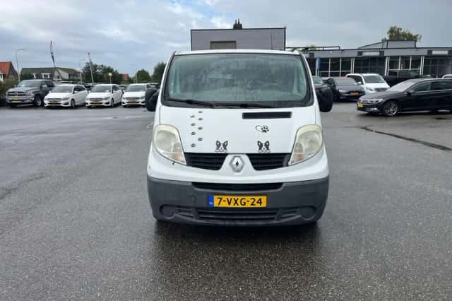 Renault Trafic (2012) thumbnail 2