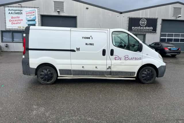 Renault Trafic (2012) thumbnail 3