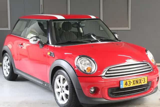 MINI Cooper (2012) thumbnail 3