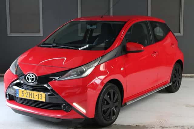 Toyota Aygo (2015) thumbnail 1
