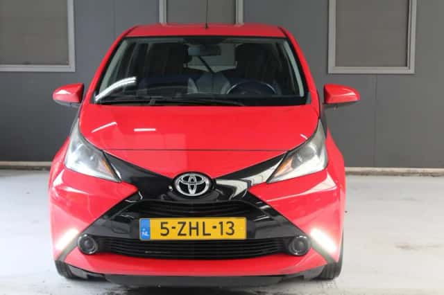 Toyota Aygo (2015) thumbnail 2