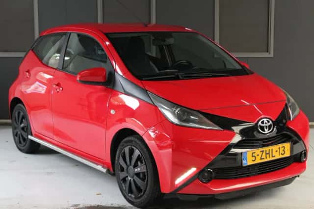 Toyota Aygo (2015) thumbnail 3