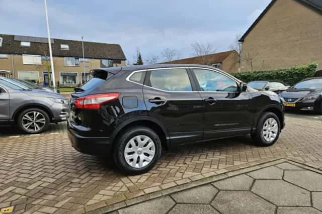Nissan Qashqai (2017) thumbnail 5