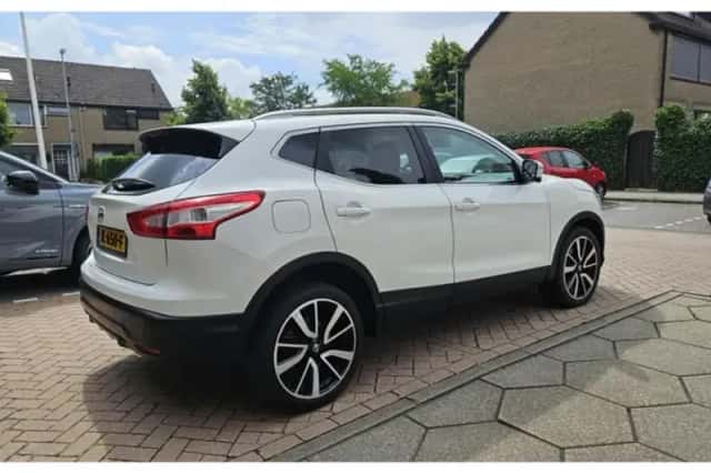 Nissan Qashqai (2016) thumbnail 5