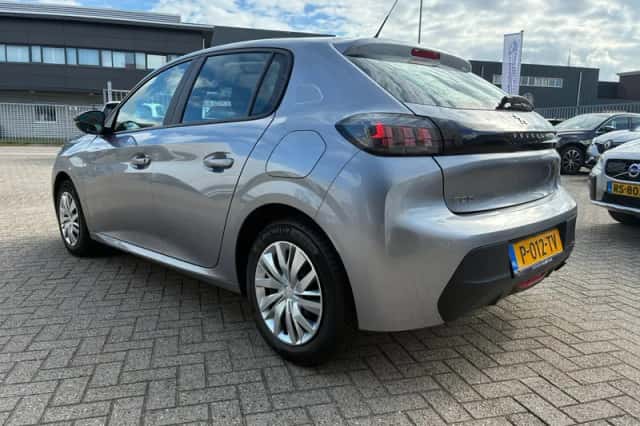 Peugeot 208 (2022) thumbnail 2