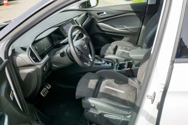 Opel Grandland (2023) thumbnail 2