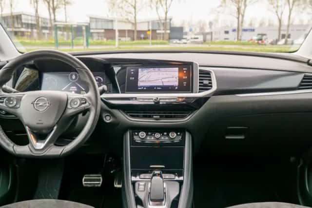 Opel Grandland (2023) thumbnail 3
