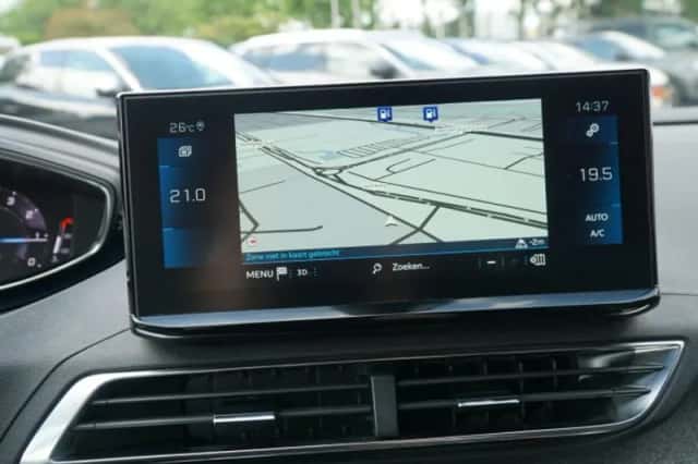 Peugeot 3008 (2022) thumbnail 4