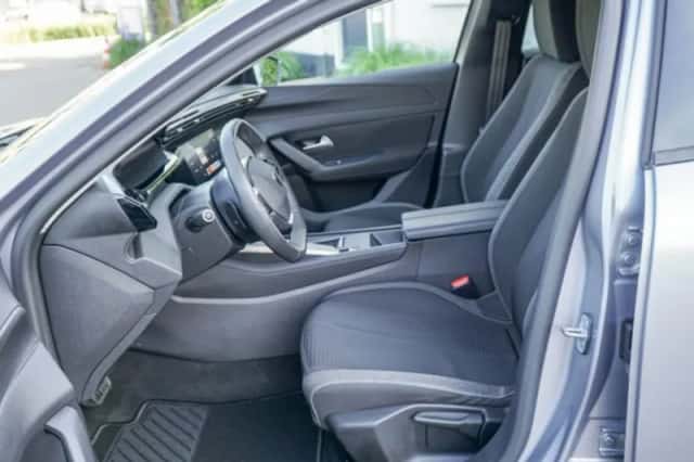Peugeot 308 (2023) thumbnail 3