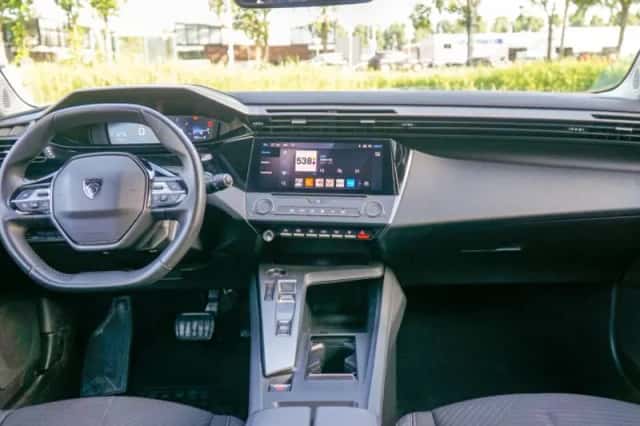Peugeot 308 (2023) thumbnail 4