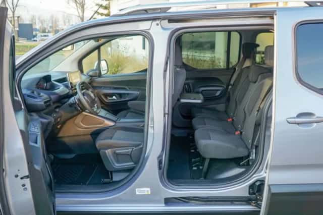Peugeot Rifter (2020) thumbnail 2