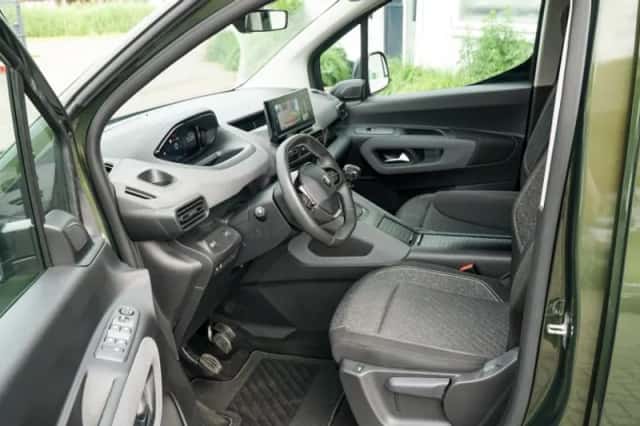 Peugeot Rifter (2024) thumbnail 3