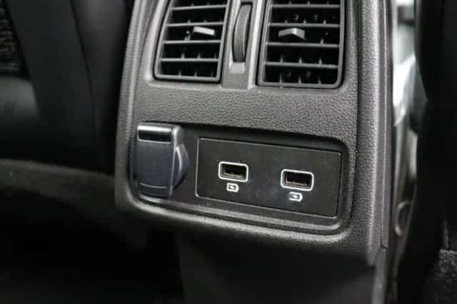 Renault Captur (2024) thumbnail 3