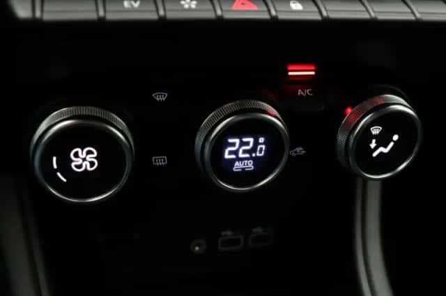 Renault Captur (2024) thumbnail 31