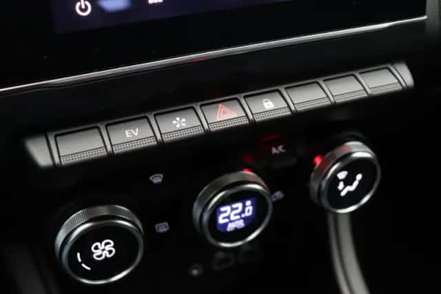 Renault Captur (2024) thumbnail 32