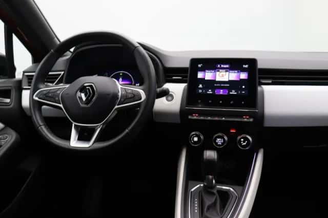 Renault Clio (2023) thumbnail 3