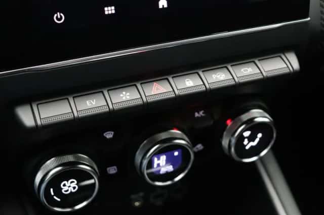 Renault Captur (2021) thumbnail 33