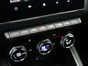 Renault Captur (2021) thumbnail 33