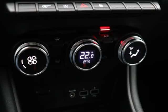 Renault Captur (2020) thumbnail 28