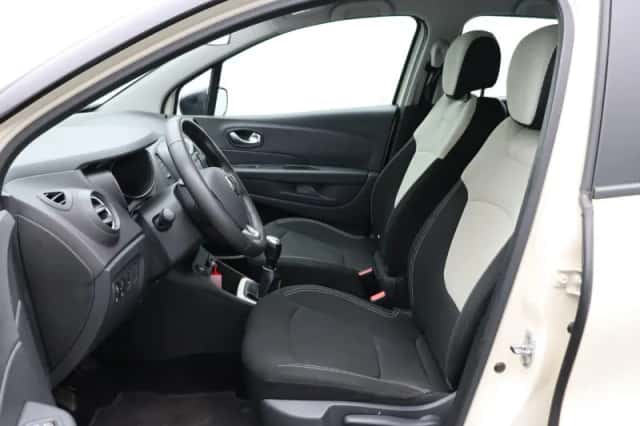 Renault Captur (2018) thumbnail 18