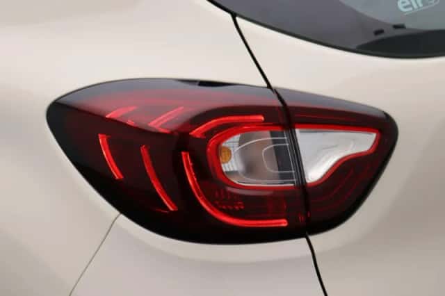 Renault Captur (2018) thumbnail 35