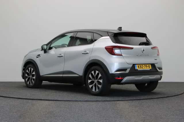 Renault Captur (2024) thumbnail 2