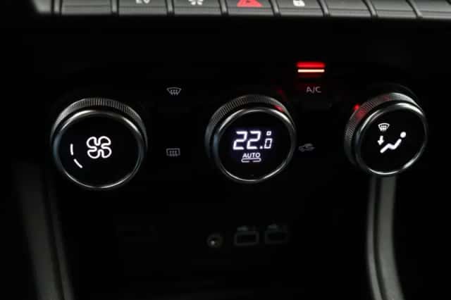 Renault Captur (2024) thumbnail 31
