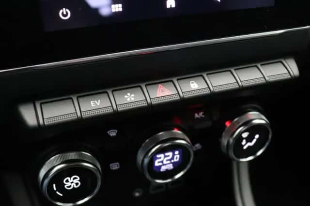 Renault Captur (2024) thumbnail 32