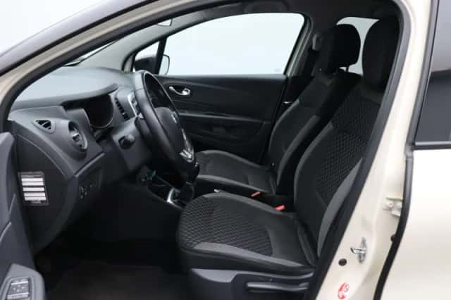 Renault Captur (2018) thumbnail 18