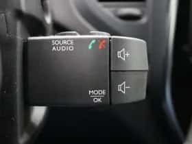 Renault Captur (2018) thumbnail 24