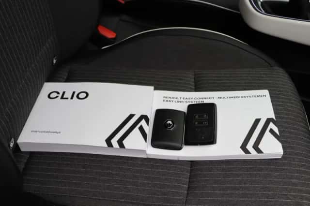 Renault Clio (2023) thumbnail 4