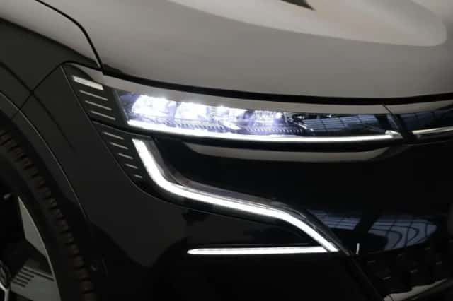 Renault Mégane E-Tech (2023) thumbnail 4