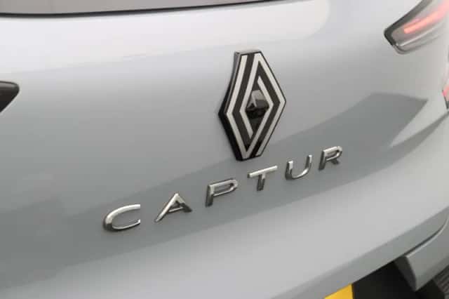 Renault Captur (2024) thumbnail 32