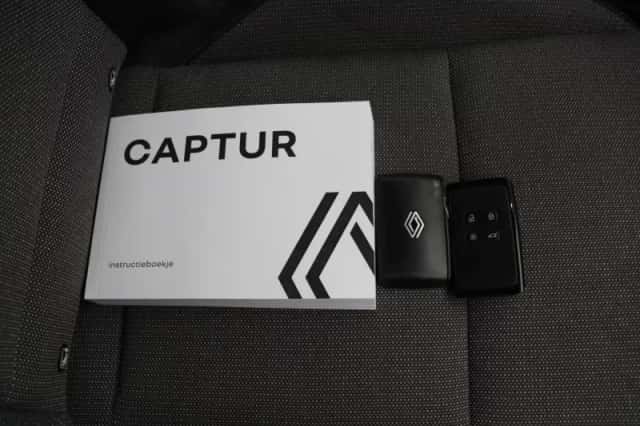 Renault Captur (2024) thumbnail 35