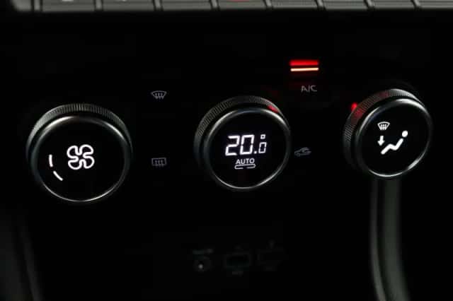Renault Captur (2021) thumbnail 32